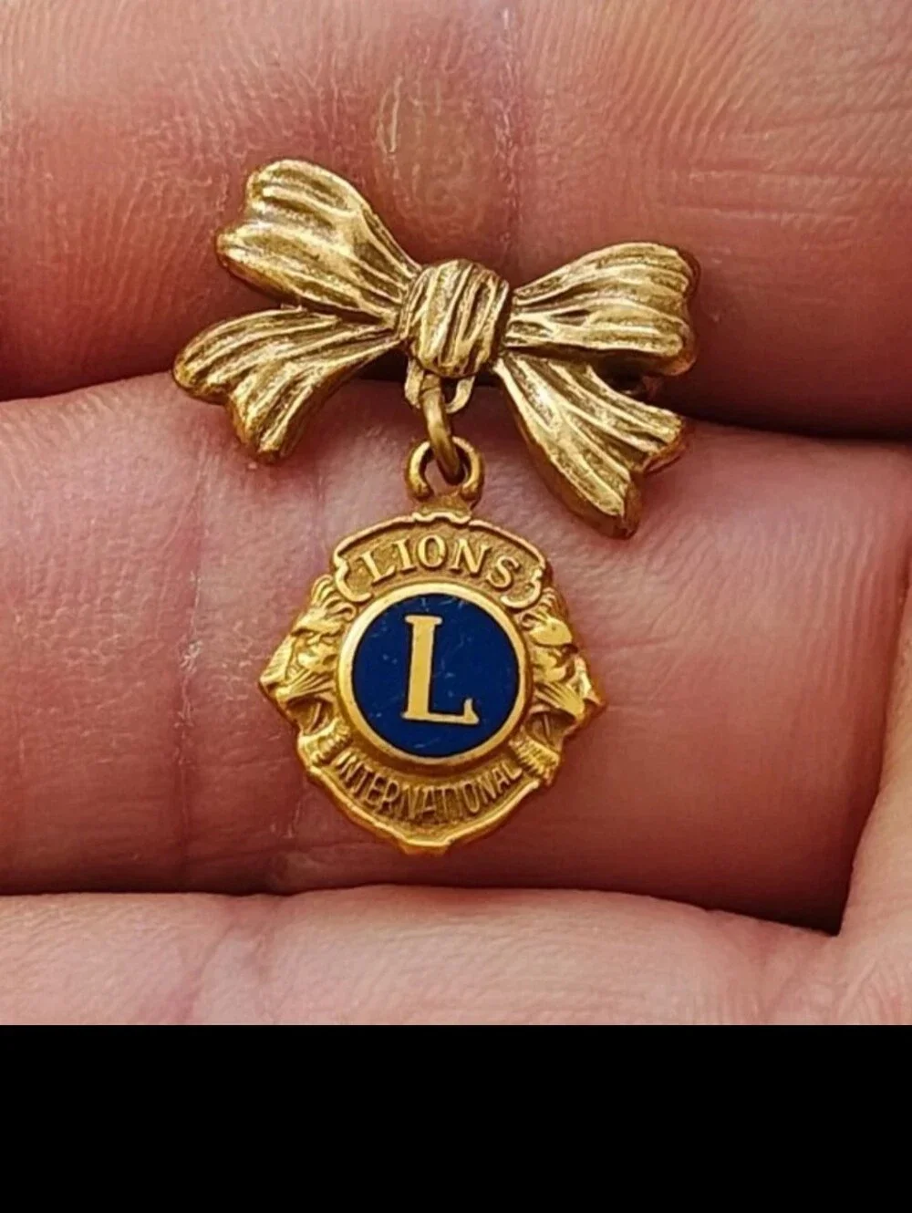 1950s Lions Clubs International Ladies Bow Knot Pin With Dangling Charm